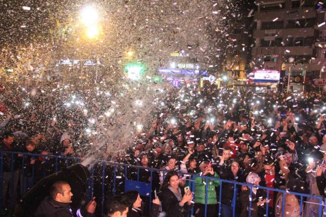 Antalya 2023’e Yapay Kar Yağışı Altında Girdi