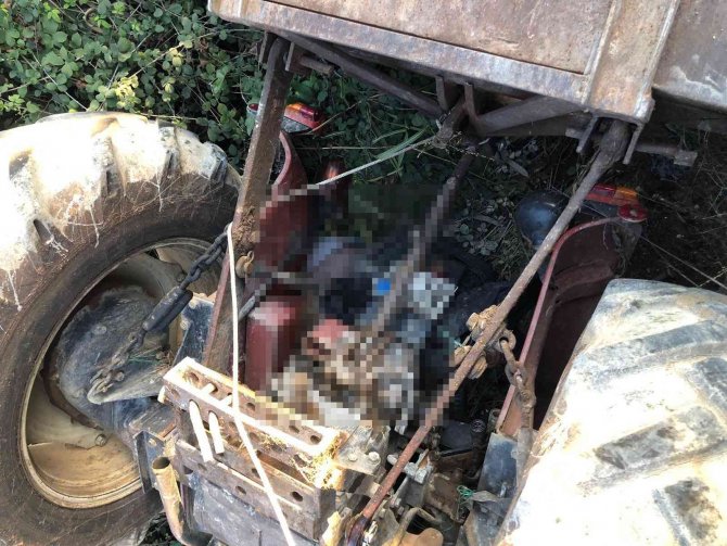 Devrilen Traktörün Altında Kalan Sürücü Hayatını Kaybetti