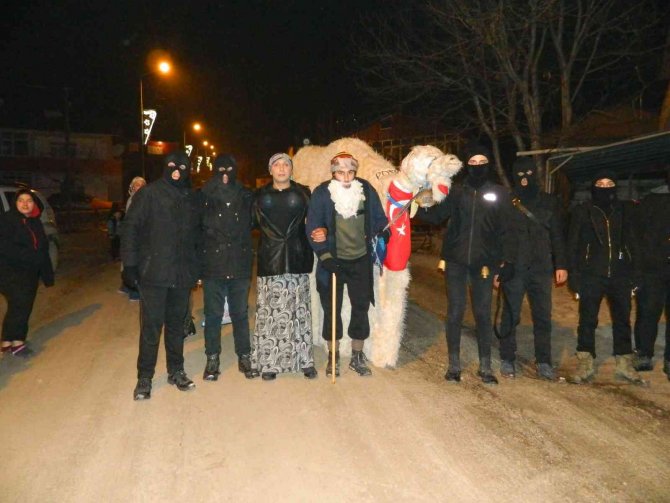 Posof’ta Yeni Yıl Deve Oyunuyla Karşılandı