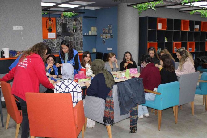 Mardin Yolunda Ördüğü Çanta Projeye Dönüştü