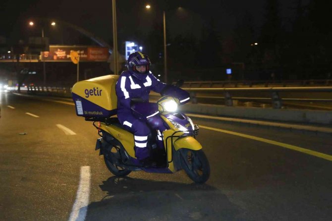 Bakan Varank’ın Motosikletli Yılbaşı Mesaisi