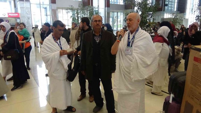 Umreciler Koca Seyit Havalimanı’ndan Uğurlandı