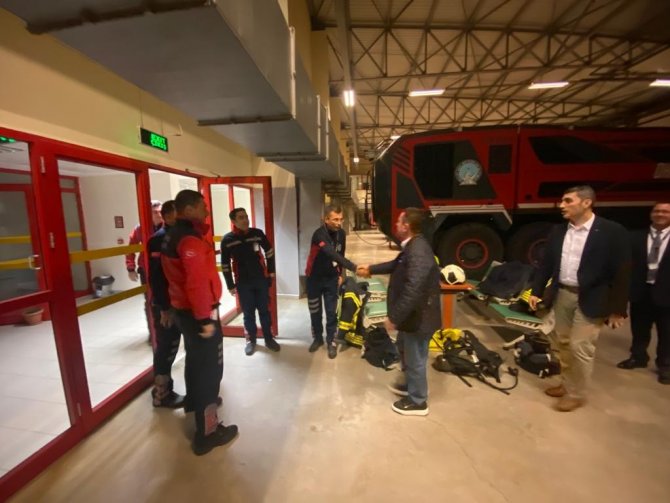 Vali İ̇lhami Aktaş, Yılın Son Gecesinde Görev Başındaki Personelleri Ziyaret Etti