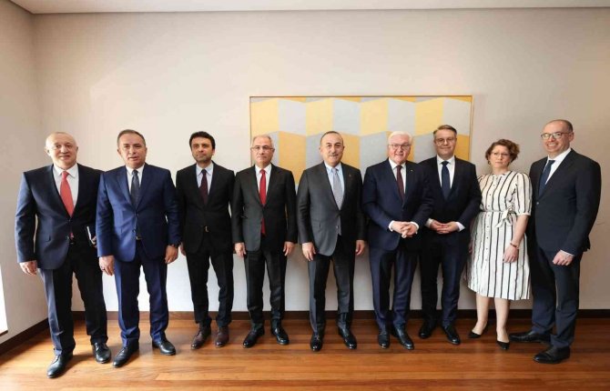 Çavuşoğlu, Almanya Cumhurbaşkanı Steinmeier İle Bir Araya Geldi