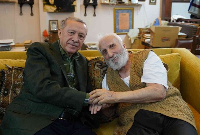 Cumhurbaşkanı Recep Tayyip Erdoğan, Neyzen Niyazi Sayın’ı Evinde Ziyaret Etti