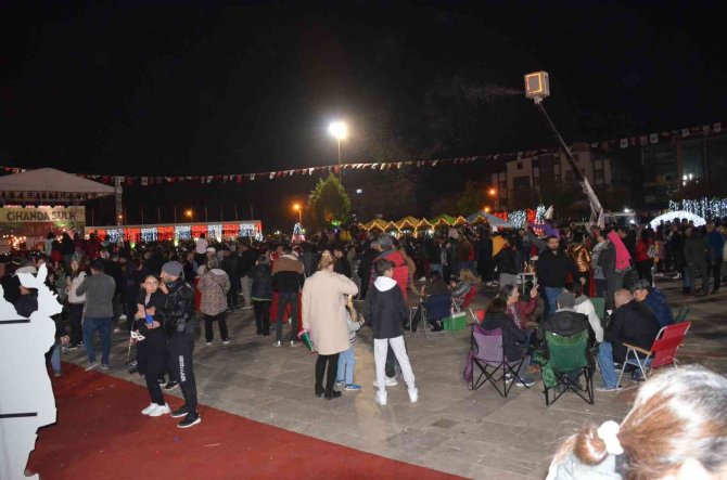 Didimliler Yeni Yılı Kent Meydanı’nda Kutladı