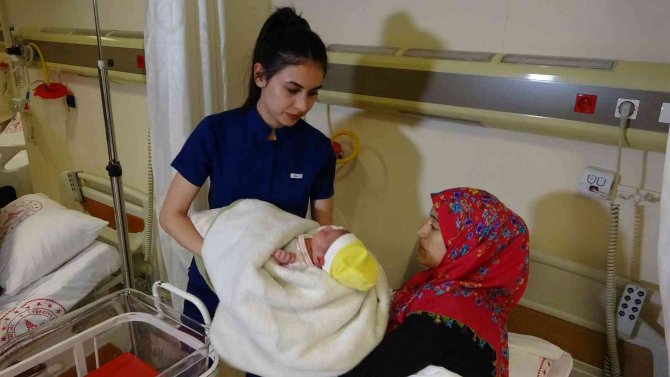 Diyarbakır’ın İlk Bebekleri Gözlerini Açtı