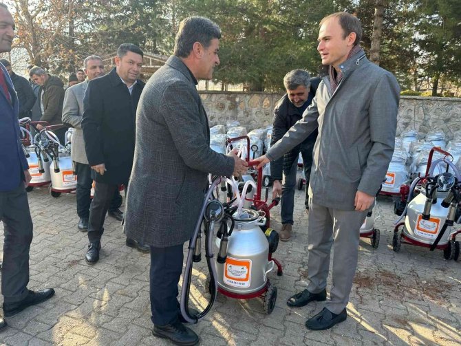 Hazro’da Hayvancılıkla Uğraşan Vatandaşlara Destek