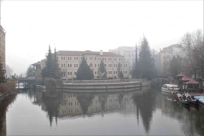 Eskişehir’de Sis Kartpostallık Görüntüler Oluşturdu