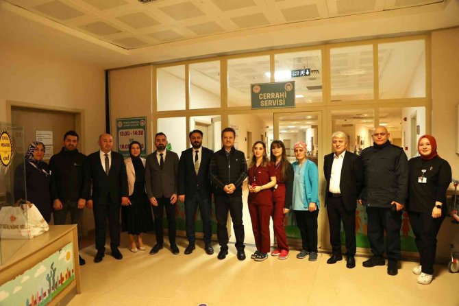 Vali Ünlü’den Yeni Yılın İlk Bebeklerine Ziyaret