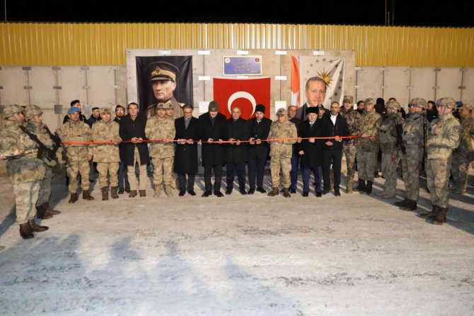 Bakan Soylu Yeni Yıla Teröristlerden Temizlenen Tendürek Dağı’nda Girdi