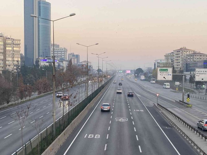 Yılın İlk Günü İ̇stanbul’da Yollar Bomboş