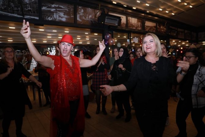 İ̇zmitliler Yeni Yıla Gülümse Kafe’de Girdi