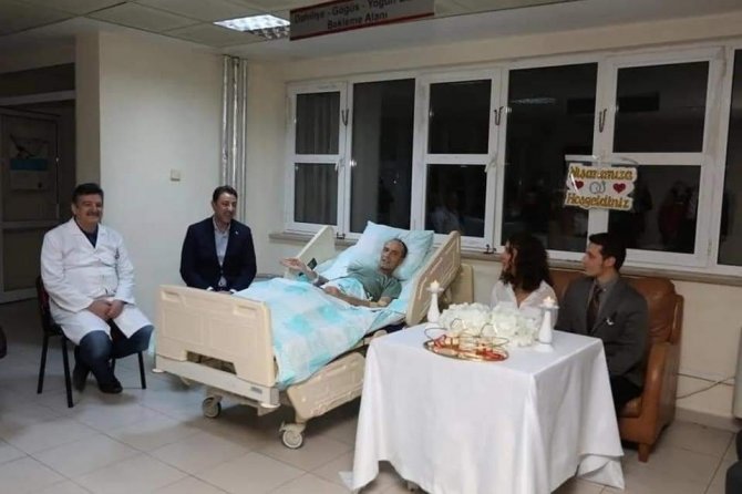 Kanser Hastası Babaya Nişan Sürprizi