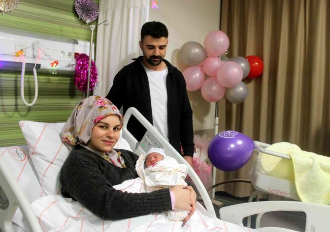 Kayseri’de Yılın İlk Bebeği ’Yüsra’ Oldu