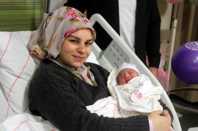 Kayseri’de Yılın İlk Bebeği ’Yüsra’ Oldu