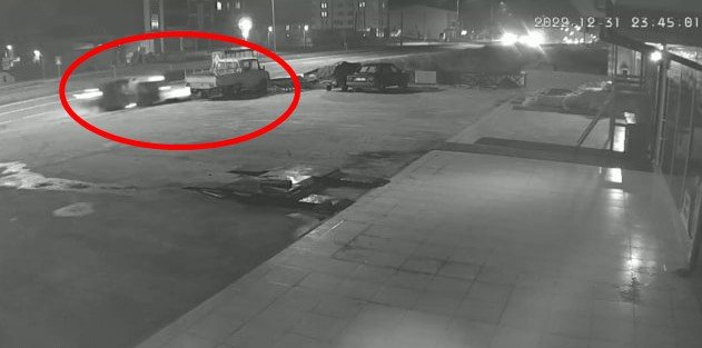 Kontrolden Çıkan İki Otomobil Araziye Düştü: 2 Yaralı