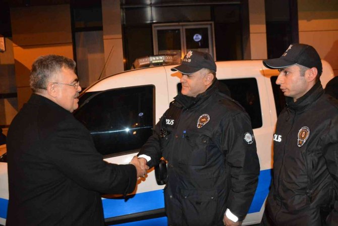 Emniyet Müdürü Sokağa İndi, Ekipleri Tek Tek Denetledi