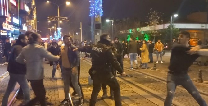 Yeni Yılın İlk Saatlerinde Hareketli Dakikalar: Yumruklar Havada Uçuştu