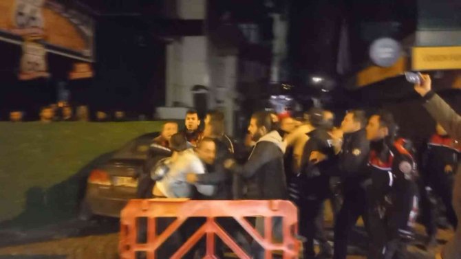Yeni Yılın İlk Saatlerinde Hareketli Dakikalar: Yumruklar Havada Uçuştu