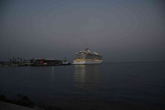 Kuşadası’na 2023 Sezonunun İlk Kruvaziyer Gemisiyle 841 Yolcu Geldi