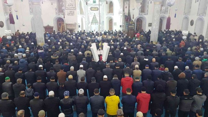Kütahya Ulu Camii’nde Yeni Yılın İlk Sabah Namazı Buluşması
