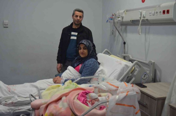 Malatya’da Yeni Yılın İlk Bebekleri İkiz Kardeşler Ayşe Ve Murat Oldu