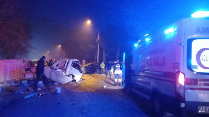 Manisa’da Yeni Yılın İlk Saatlerinde Acı Kaza: 1 Ölü, 6 Yaralı