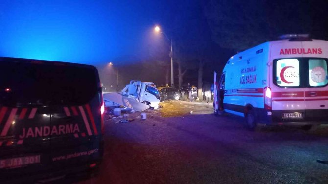 Manisa’da Yeni Yılın İlk Saatlerinde Acı Kaza: 1 Ölü, 6 Yaralı