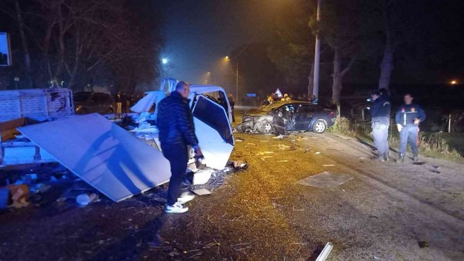 Manisa’da Yeni Yılın İlk Saatlerinde Acı Kaza: 1 Ölü, 6 Yaralı