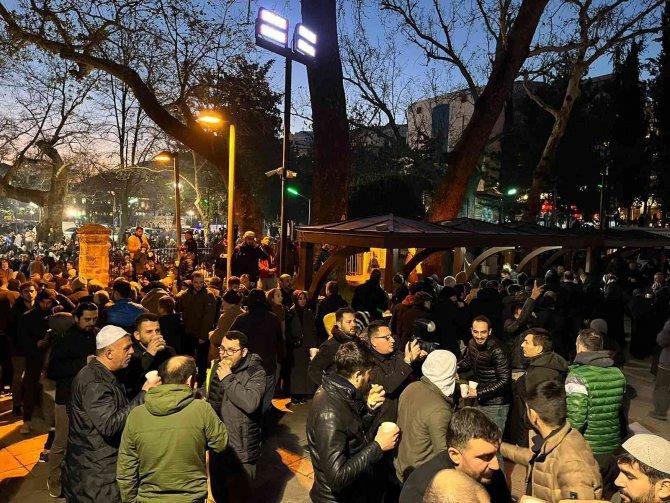 Yılın İlk Günü Binlerce Kişi Ulu Cami’ye Akın Etti, Trafik Kilitlendi