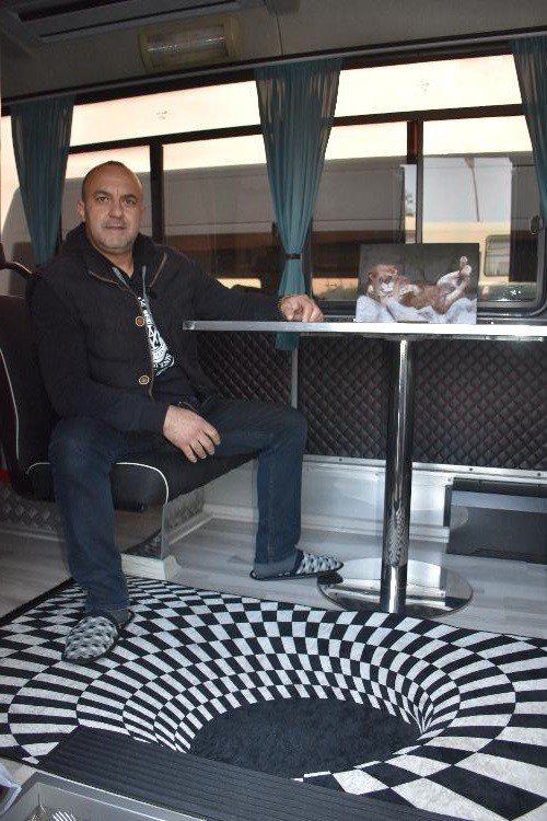 Çocukluk Hayalini Gerçekleştirip, Aldığı Minibüsü Karavana Çevirdi