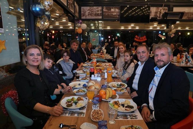 İ̇zmitliler Yeni Yıla Gülümse Kafe’de Girdi