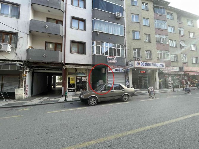 Betonlar Arasında Kalan Sır Türbe