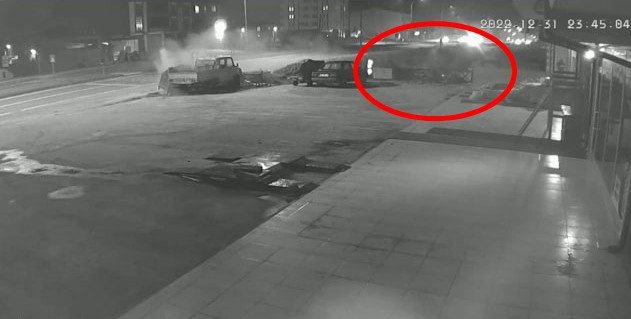 Kontrolden Çıkan İki Otomobil Araziye Düştü: 2 Yaralı