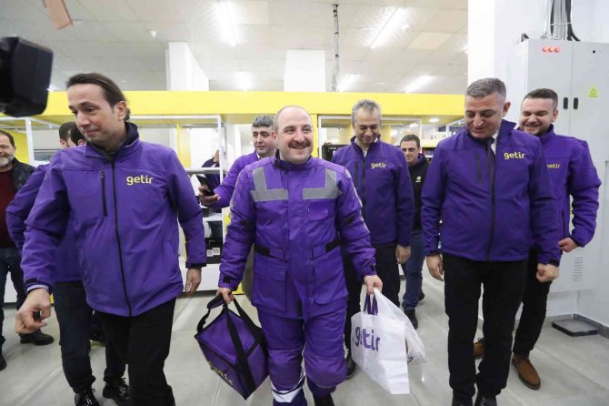 Bakan Varank’ın Motosikletli Yılbaşı Mesaisi