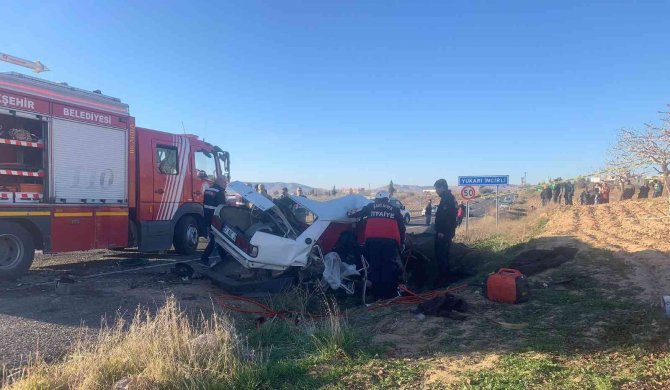 Düğün Yolundaki Kazada Aynı Aileden 3 Kişi Hayatını Kaybetti