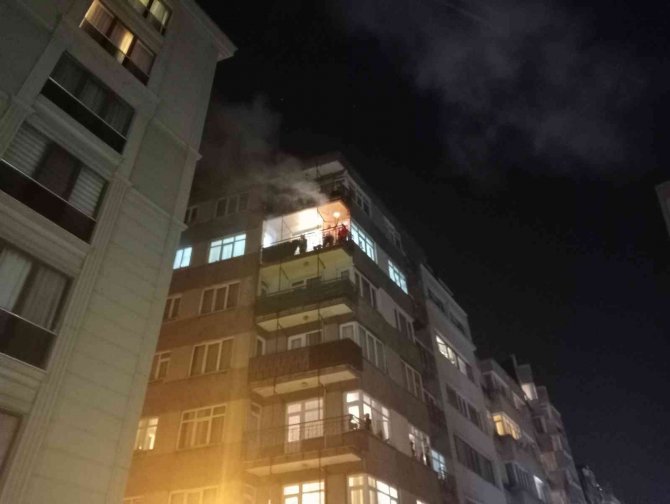 Yeni Yılı Tencere Ve Tava Çalarak Karşıladılar