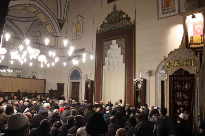 Manisalılar Yeni Yılın İlk Sabah Namazında Buluştu