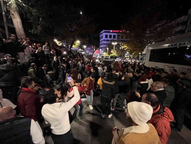 Trabzon’da Kolbastılı Yılbaşı Kutlaması