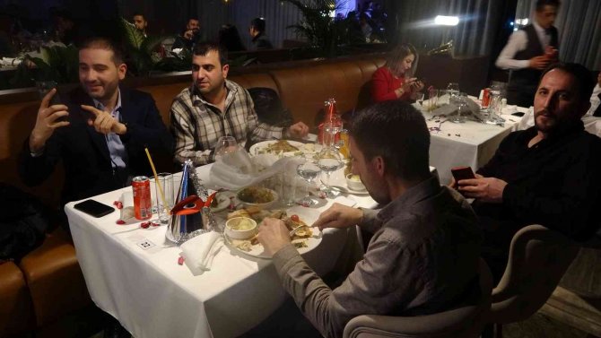 Yüksekovalılar Yeni Yıla Eğlenerek Girdi