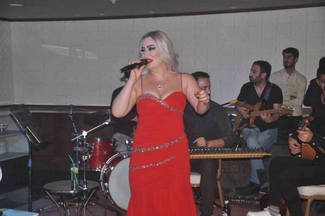 Yüksekovalılar Yeni Yıla Eğlenerek Girdi