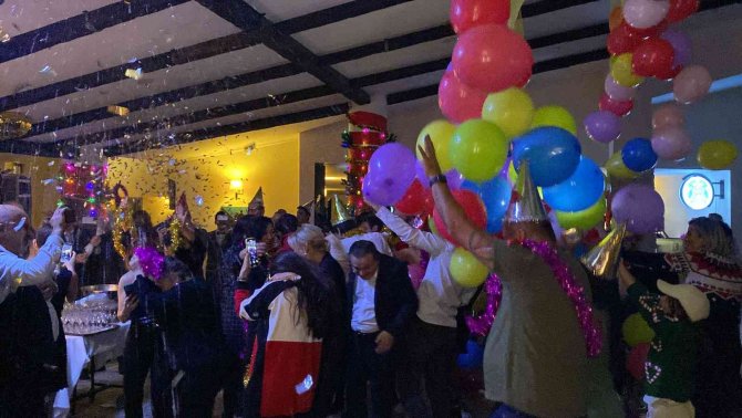 Uludağ Yeni Yıla Karsız Ama Coşkulu Girdi