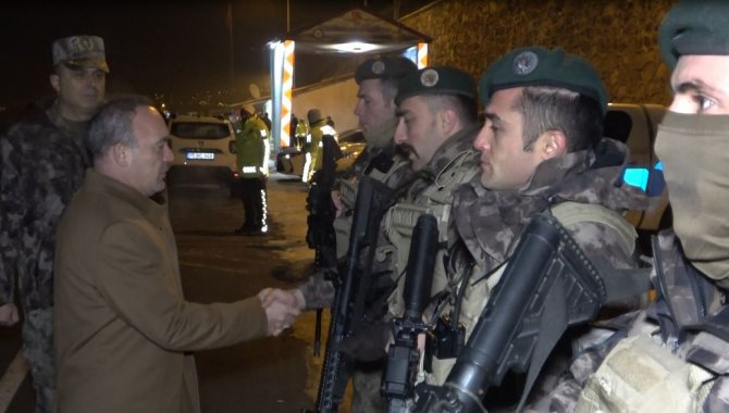 Vali Öner, Yeni Yıla Eksi 16 Derece Soğukta Görev Yapan Personelle Girdi