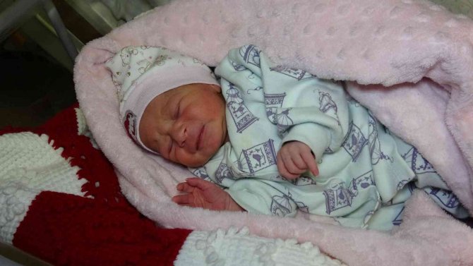 Yeni Yılın İlk Bebeği Dünyaya Geldi