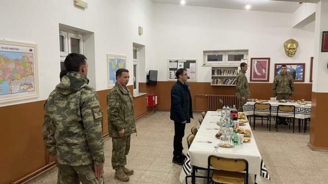 Kaymakam Nasır, Yeni Yıla İ̇ran Sınırındaki Askerlerle Girdi