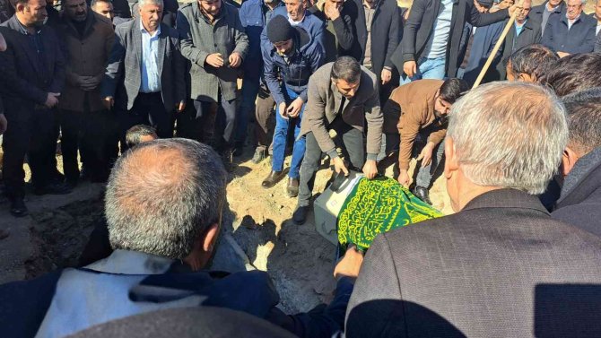 Vinç Kazasında Hayatını Kaybeden Yıldırım Sarı Bitlis’te Toprağa Verildi