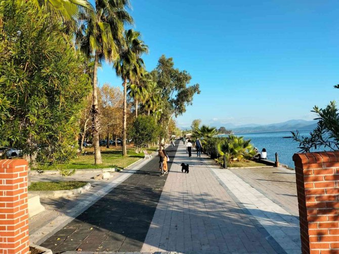 Yılın İlk Günü Köyceğiz’de Bahar Havası Yaşandı