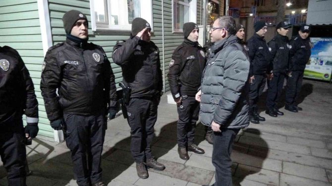 Vali Polat, Yılbaşı Gecesi Kamu Görevlilerini Ziyaret Etti