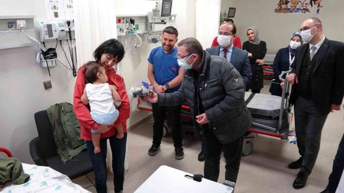 Vali Polat, Yılbaşı Gecesi Kamu Görevlilerini Ziyaret Etti